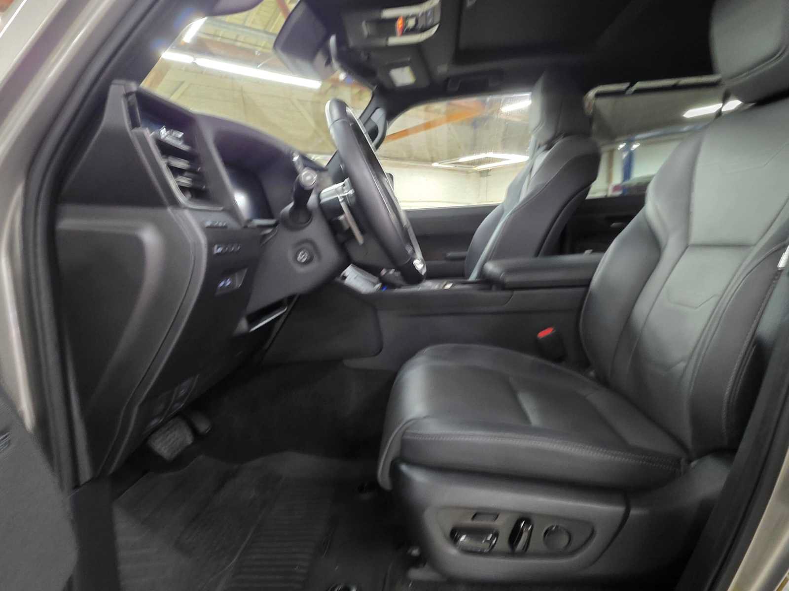 Used 2024 Lexus GX 550 w/ Cold Area Package AWD/4WD image 20