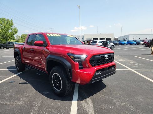 Used 2025 Toyota Tacoma TRD Off-Road AWD/4WD image 8