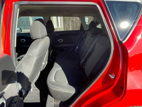 Used 2017 Kia Soul + image 9