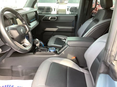 Used 2022 Ford Bronco Black Diamond w/ Sasquatch Package image 11