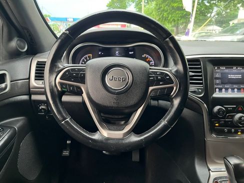 Used 2018 Jeep Grand Cherokee Laredo AWD/4WD image 16