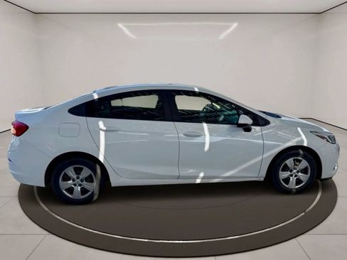 Used 2018 Chevrolet Cruze LS FWD image 4