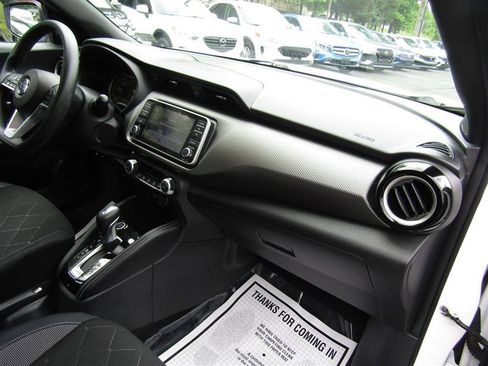 Used 2019 Nissan Kicks SV image 28