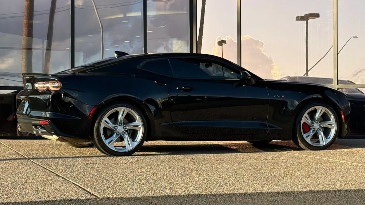 Used 2021 Chevrolet Camaro LT w/ RS Package RWD image 13