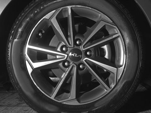 Used 2024 Kia Forte LXS FWD image 18