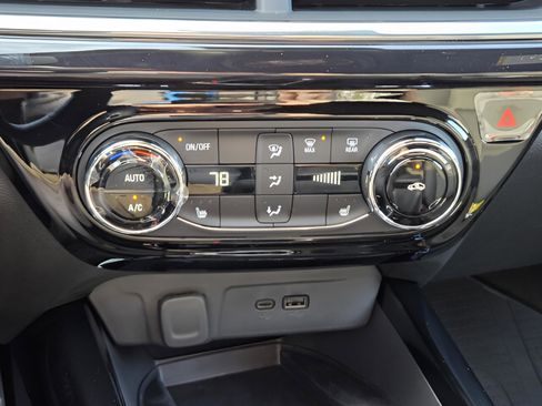 New 2026 Chevrolet Trax RS w/ Sunroof Package image 21