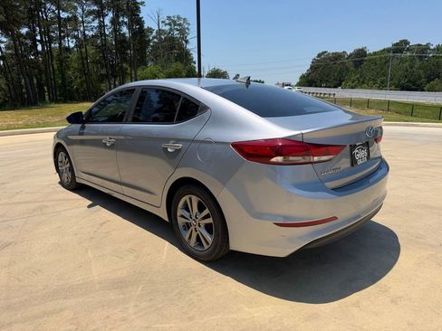 Used 2017 Hyundai Elantra SE w/ SE A/T Tech Package 03 FWD image 3