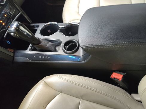 Used 2018 Ford Explorer XLT w/ Equipment Group 202A FWD image 26