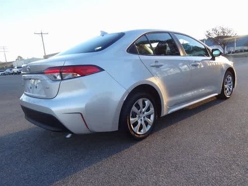 Used 2025 Toyota Corolla LE image 3
