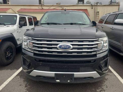 Used 2018 Ford Expedition XLT w/ Equipment Group 202A AWD/4WD image 2