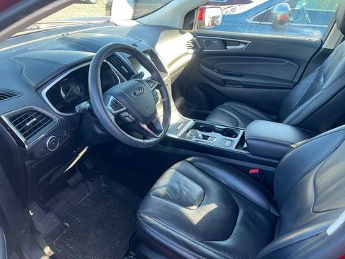 Used 2019 Ford Edge Titanium w/ Cold Weather Package AWD/4WD image 3