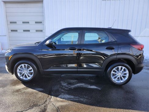 Used 2025 Chevrolet TrailBlazer LS w/ LS Confidence Package image 2