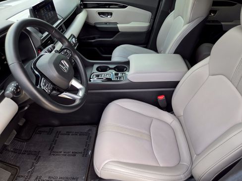 Certified 2025 Honda Pilot EX-L image 9