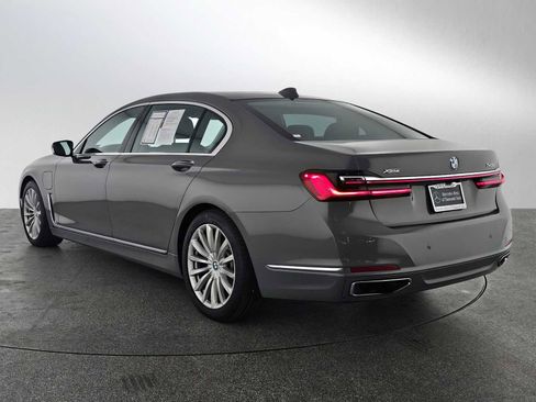 Used 2020 BMW 745e xDrive AWD/4WD image 5