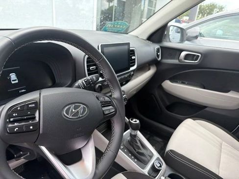 Used 2025 Hyundai Venue SEL FWD image 4