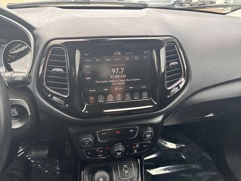 Used 2019 Jeep Compass Limited AWD/4WD image 18