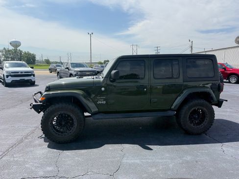 Used 2021 Jeep Wrangler Unlimited Sahara AWD/4WD image 4