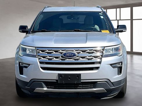 Used 2018 Ford Explorer XLT w/ Equipment Group 201A FWD image 2