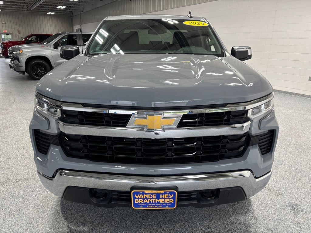 Used 2024 Chevrolet Silverado 1500 LT AWD/4WD image 2