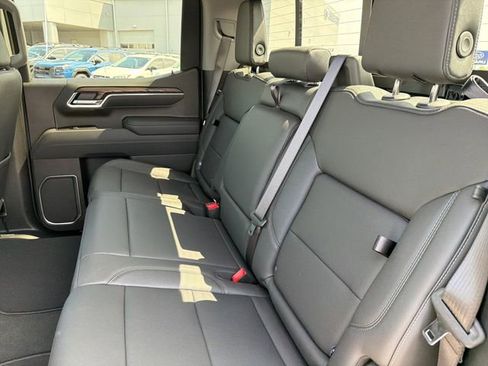 New 2026 GMC Sierra 1500 SLT image 22