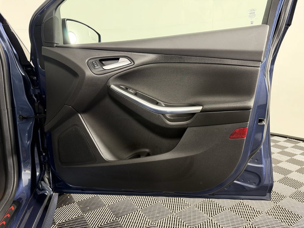 Used 2018 Ford Focus ST FWD image 40