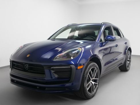 Certified 2025 Porsche Macan image 6
