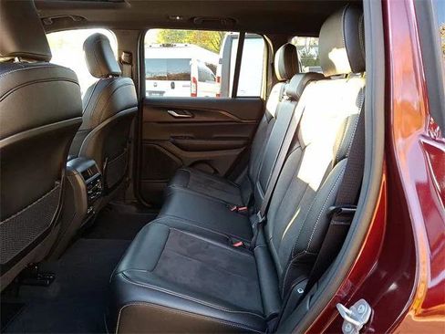 Certified 2024 Jeep Grand Cherokee Altitude image 13