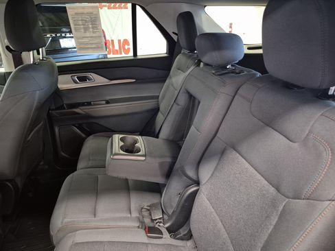 Used 2025 Ford Explorer Active RWD image 15