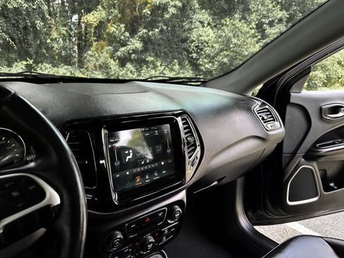 Used 2017 Jeep Compass Limited w/ Navigation Group AWD/4WD image 22