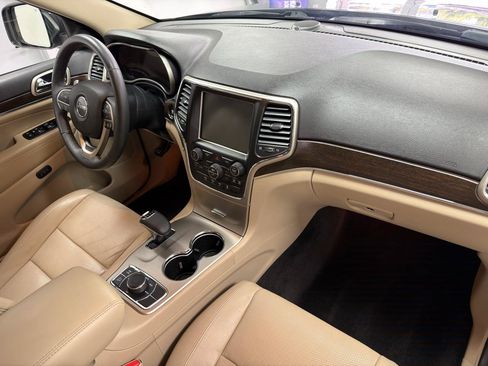 Used 2014 Jeep Grand Cherokee Limited w/ Luxury Group II AWD/4WD image 25