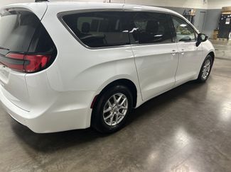 Used 2024 Chrysler Pacifica Touring-L video 3