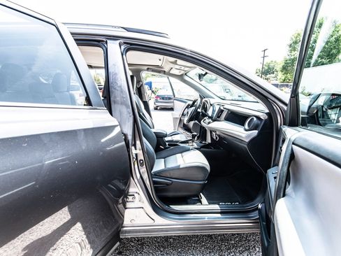Used 2014 Toyota RAV4 Limited w/ Technology Package AWD/4WD image 31