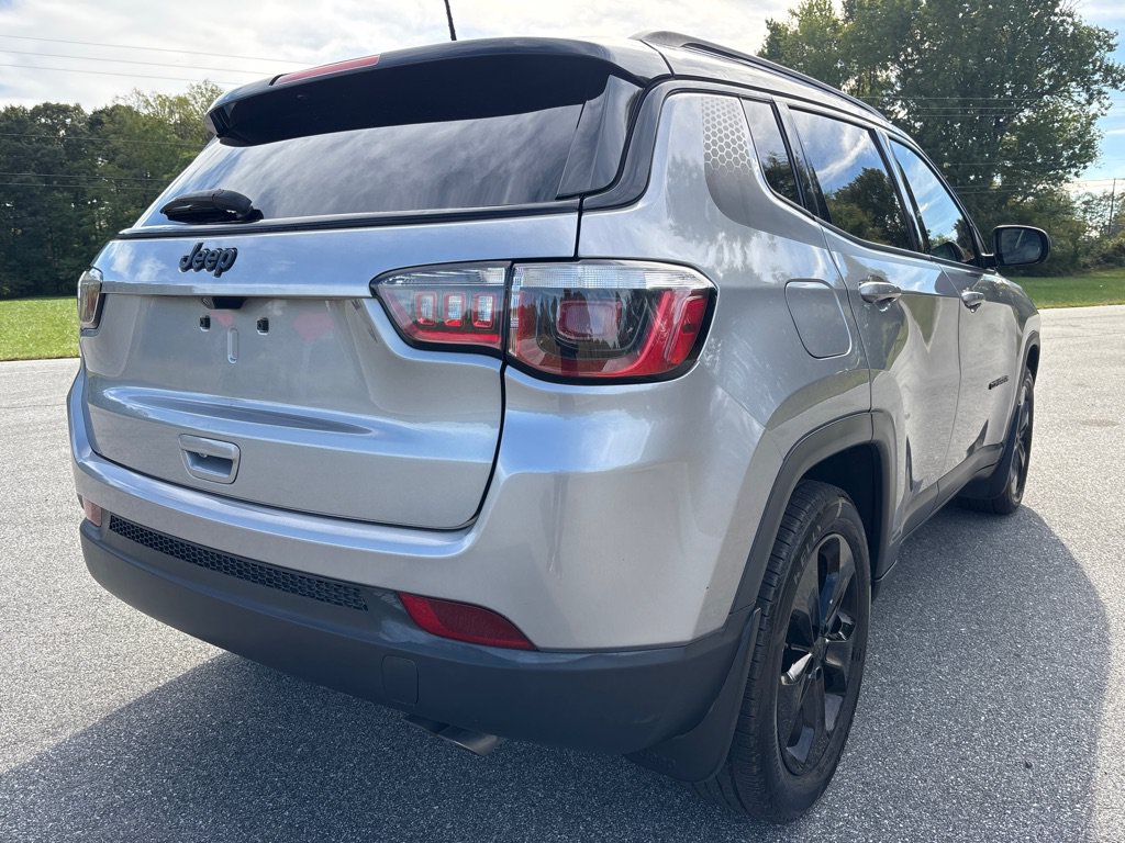 Used 2018 Jeep Compass Latitude w/ Popular Equipment Group FWD image 5