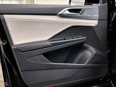 New 2026 Volkswagen Taos SEL image 24