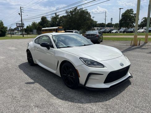 Used 2024 Toyota GR86 Premium RWD image 4