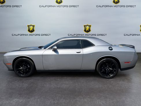Used 2018 Dodge Challenger SXT w/ Blacktop Package RWD image 2