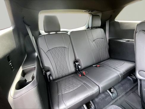 Used 2023 Buick Enclave Avenir w/ Avenir Technology Package AWD/4WD image 28