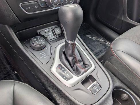 Used 2018 Jeep Cherokee Trailhawk w/ Cold Weather Group image 29