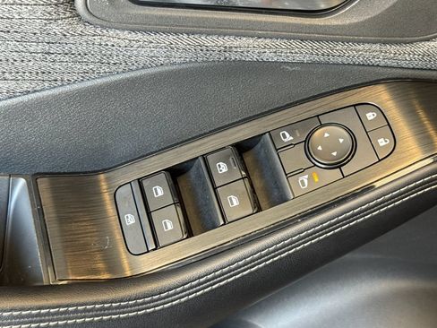 Used 2021 Nissan Rogue SV AWD/4WD image 13