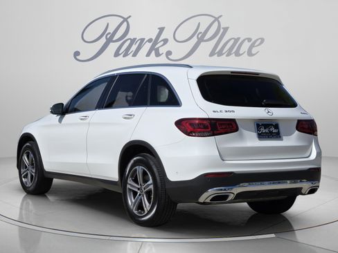 Used 2021 Mercedes-Benz GLC 300 4MATIC image 3