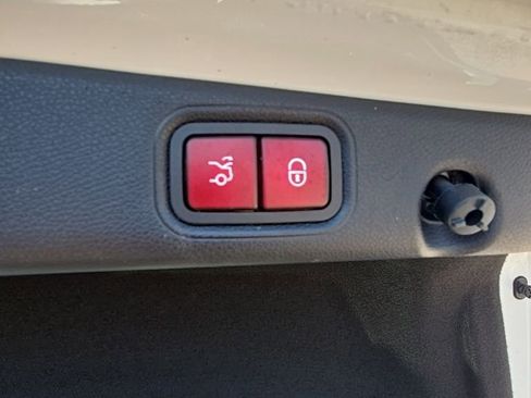 Used 2022 Mercedes-Benz E 350 4MATIC Sedan w/ AMG Line Exterior image 27