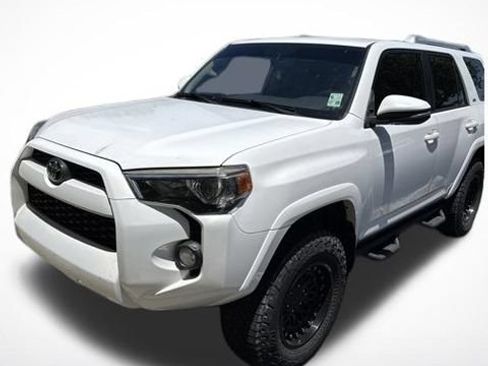 Used 2017 Toyota 4Runner SR5 Premium RWD image 2