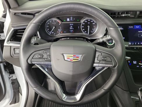 Certified 2025 Cadillac XT6 Premium Luxury FWD image 23