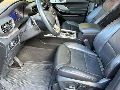 Used 2022 Ford Explorer Platinum w/ Equipment Group 601A image 12