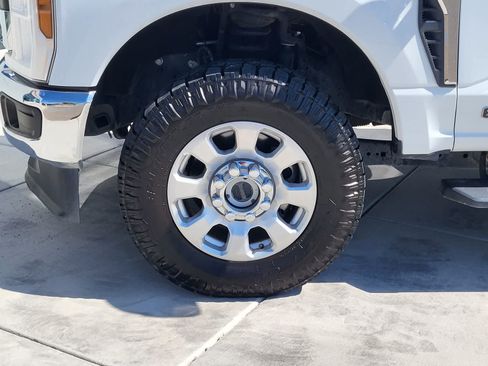 Used 2024 Ford F250 XLT w/ FX4 Off-Road Package AWD/4WD image 8
