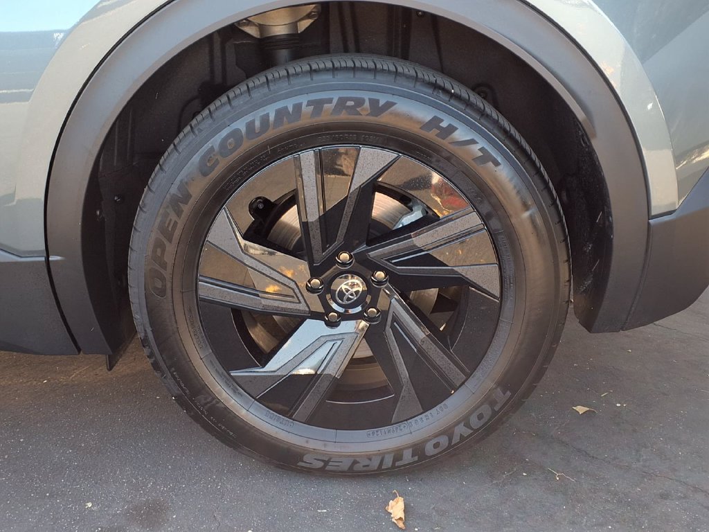 Certified 2026 Toyota C-HR AWD/4WD image 4