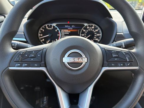 Used 2025 Nissan Altima 2.5 SV FWD image 22