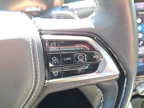 Used 2023 Jeep Grand Cherokee Overland w/ Adv Protech Group III image 21