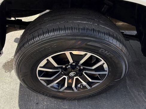 Used 2020 Toyota Tacoma TRD Sport image 19