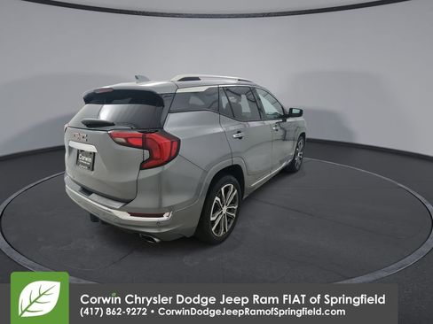 Used 2020 GMC Terrain Denali w/ Denali Premium Package FWD image 8